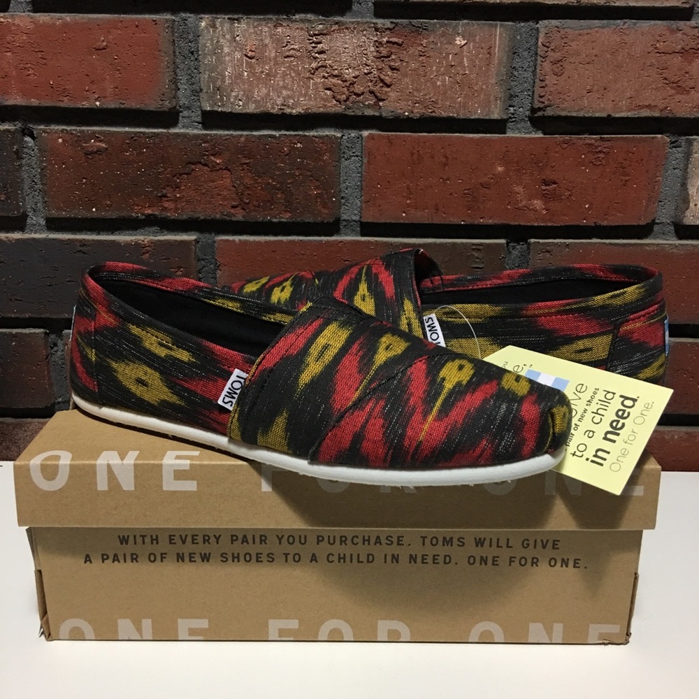 New Size 9 TOMS Ikat Print Slip On Shoes Classics